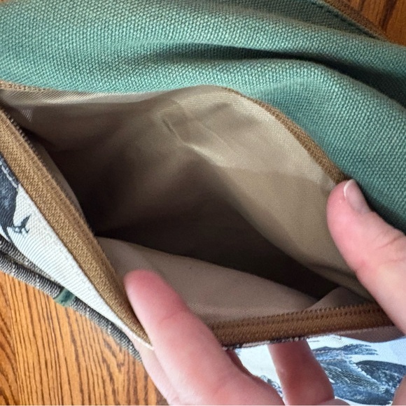 KAVU Green and Cream Sling Bag - Picture 5 of 5